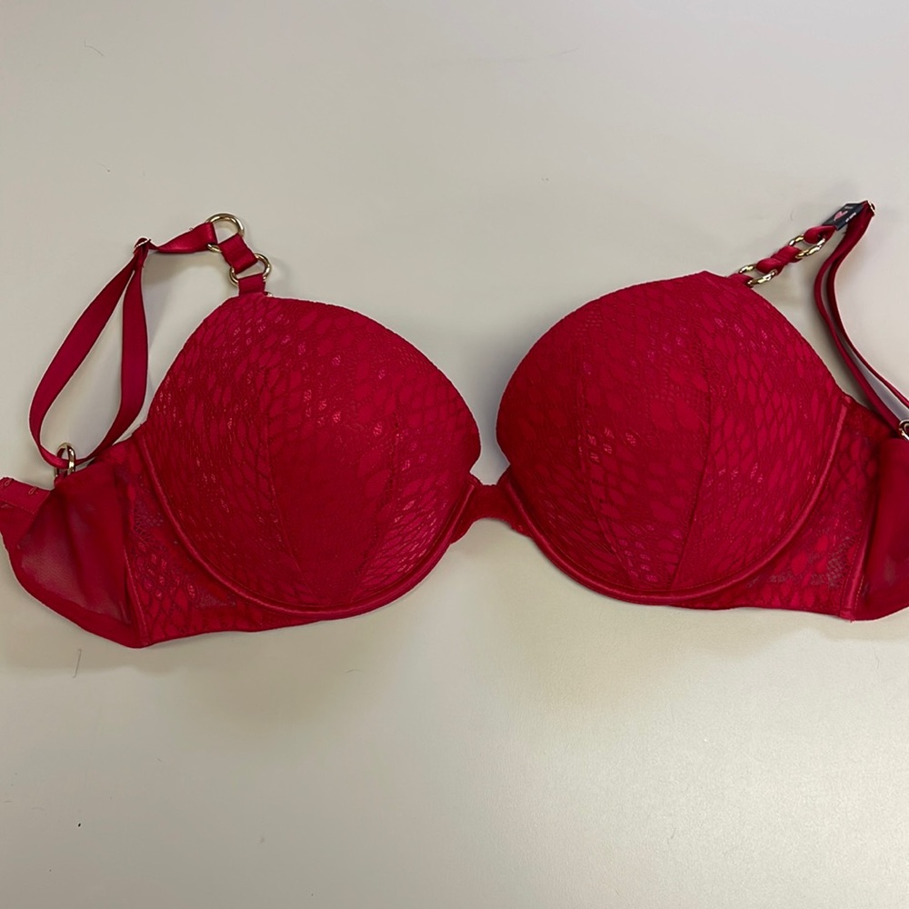 34 DDD Victoria’s Secret Push up bra